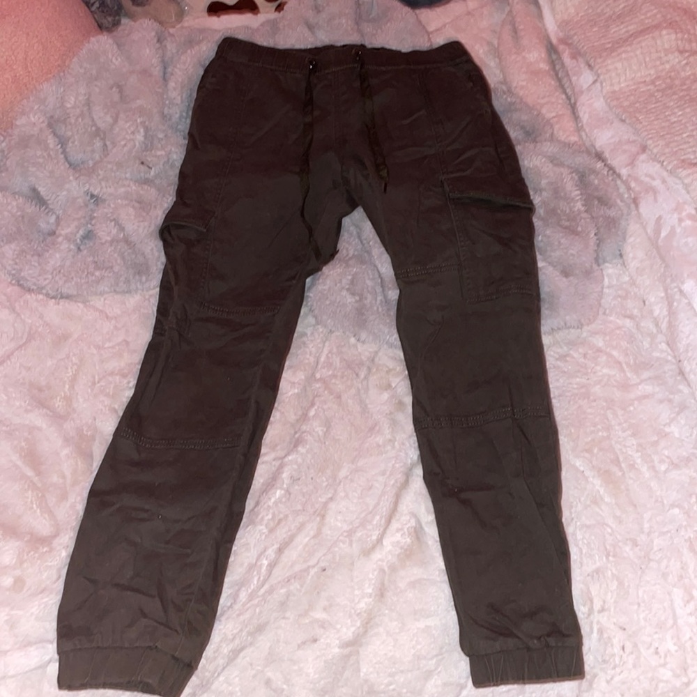 green cargos pants